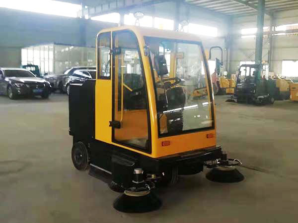 電動(dòng)掃路車(chē)