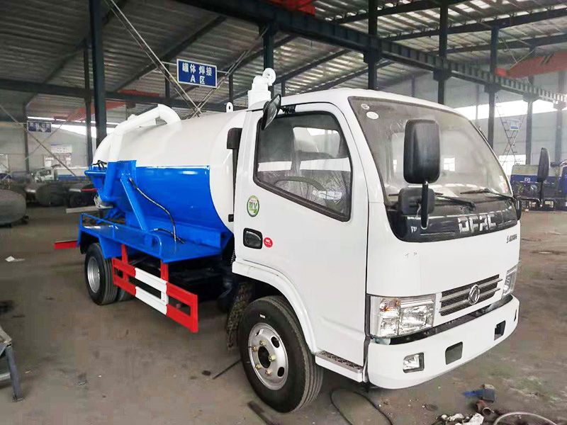 東風(fēng)5方吸污車(chē)