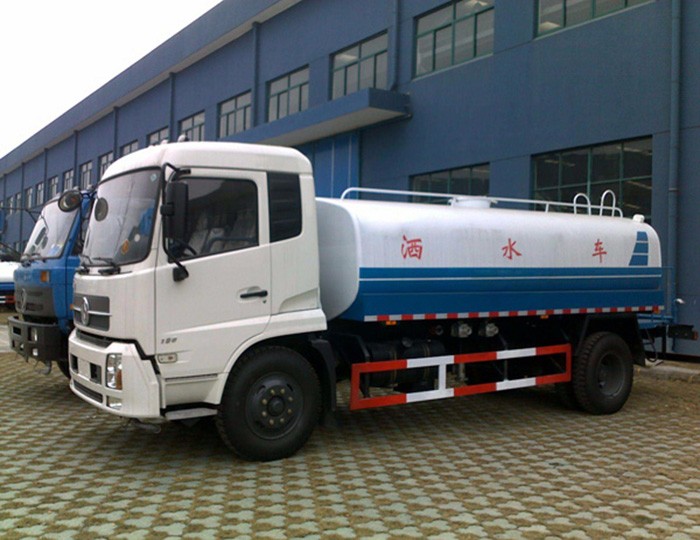 四輪灑水車(chē)-003
