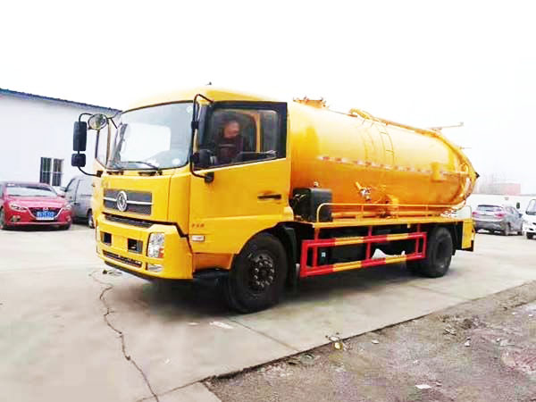 東風(fēng)天錦15立方清洗吸污車(chē)