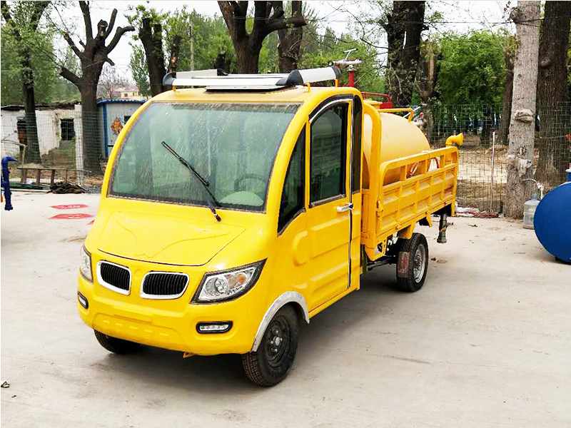 四輪灑水車(chē)