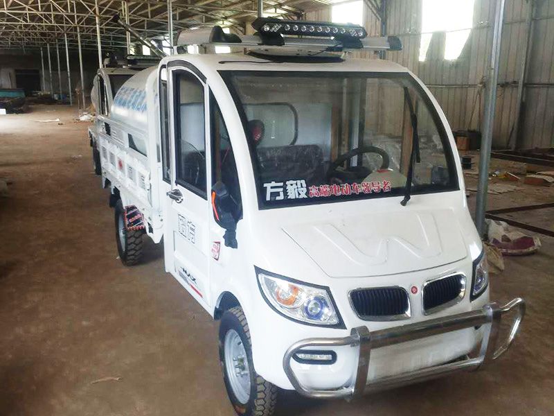 四輪灑水車(chē)